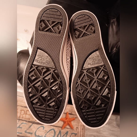 Converse Hightops - Picture 3 of 7